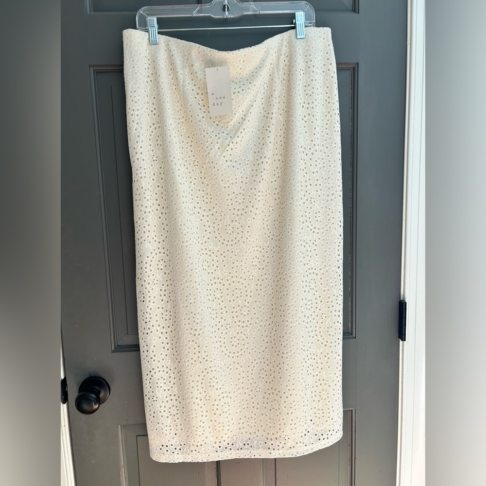 Cream Eyelet Midi Skirt - Picture 4 of 5